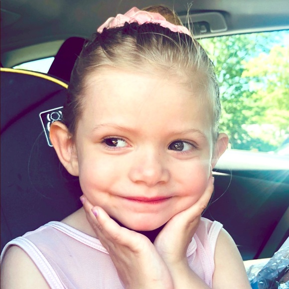 Meet your Posher, Nicole - Picture 2 of 8